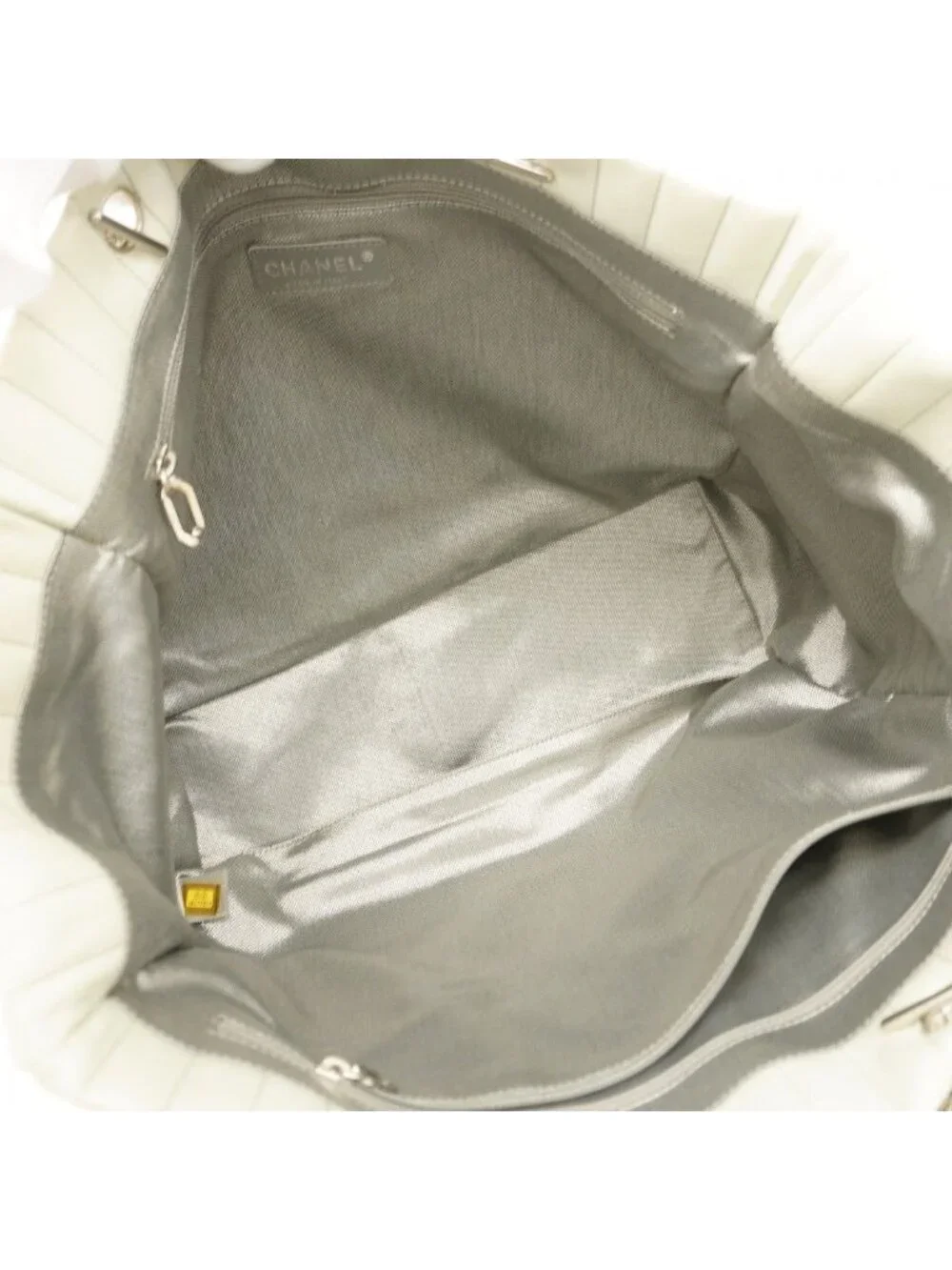 Chanel Chain Tote New Mademoiselle Lambskin Pale Green Silver - Picture 4 of 10